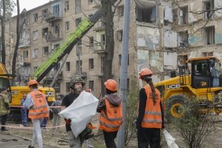 Les villes ukrainiennes sont ciblées quotidiennement par des frappes russes (archives). KEYSTONE/EPA/SERGEY DOLZHENKO
